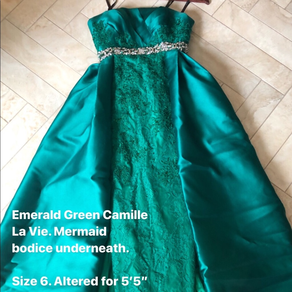 Emerald green mermaid flare dress